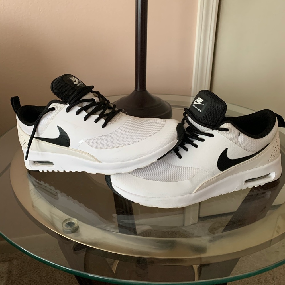 Women’s Air Max Thea size 8